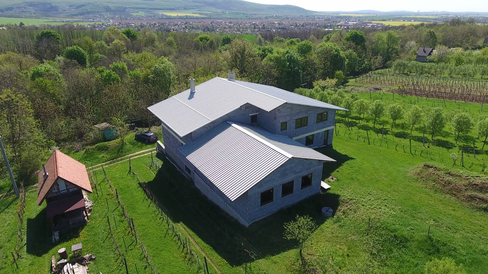 Sedlová strecha je vďaka svojej jednoduchosti menej nákladná